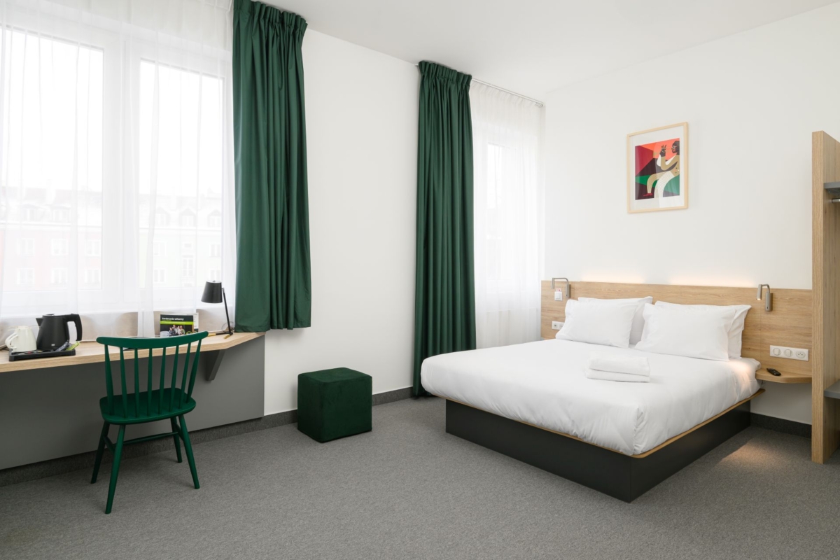 hotel-kalisz-centrum_accessible-standard_room (4) hotel-kalisz-centrum_accessible-standard_room (4)